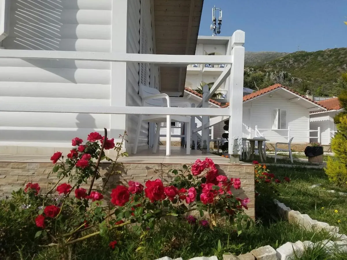 Vela E Bardhe Villa Dhermi 0*,